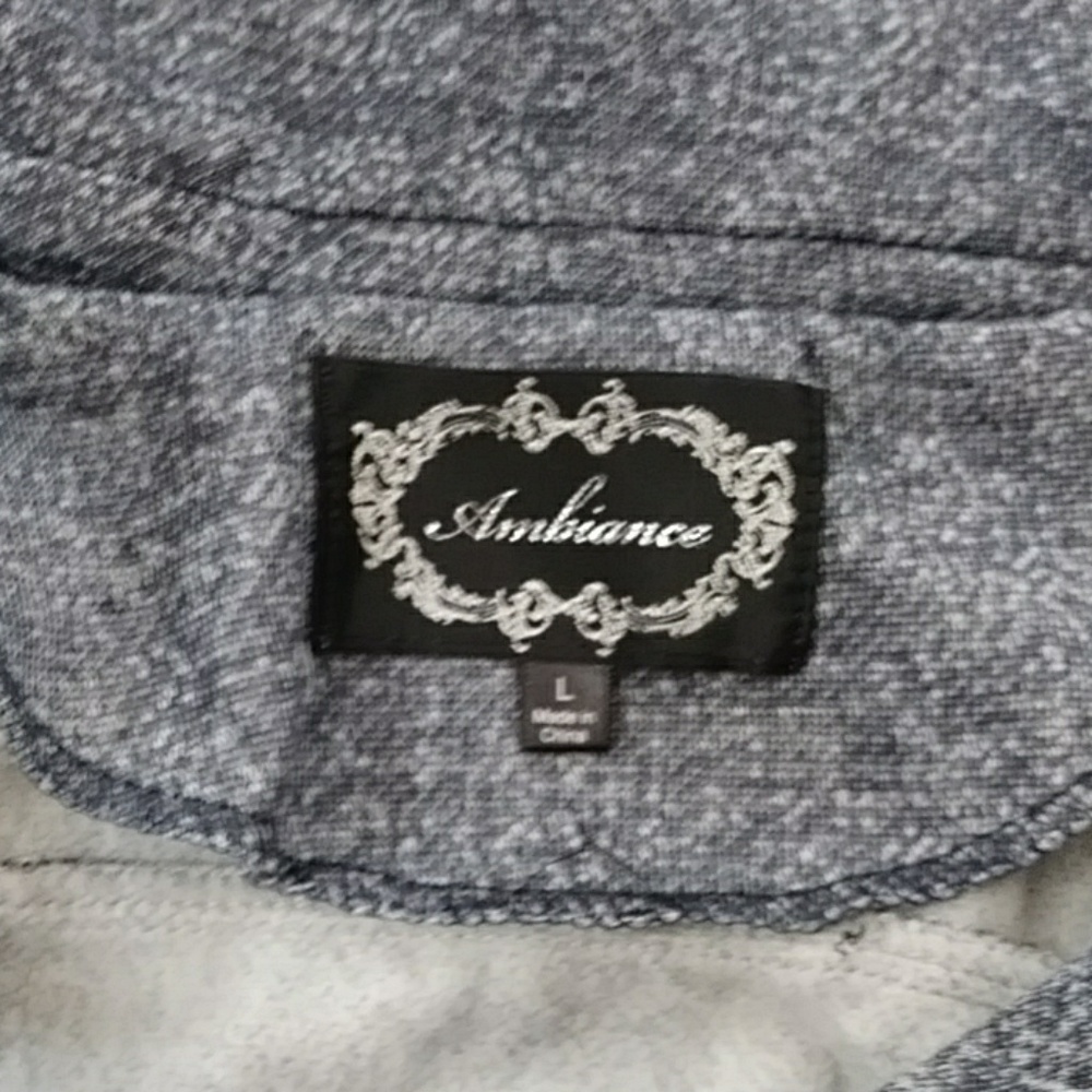 Hooded jackets - Picture 3 of 6